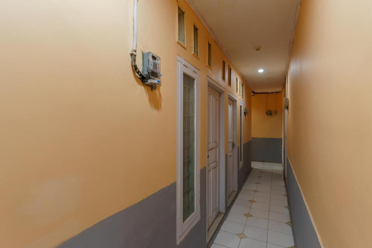RedDoorz Syariah near Universitas Borobudur Jakarta Bagian luar foto