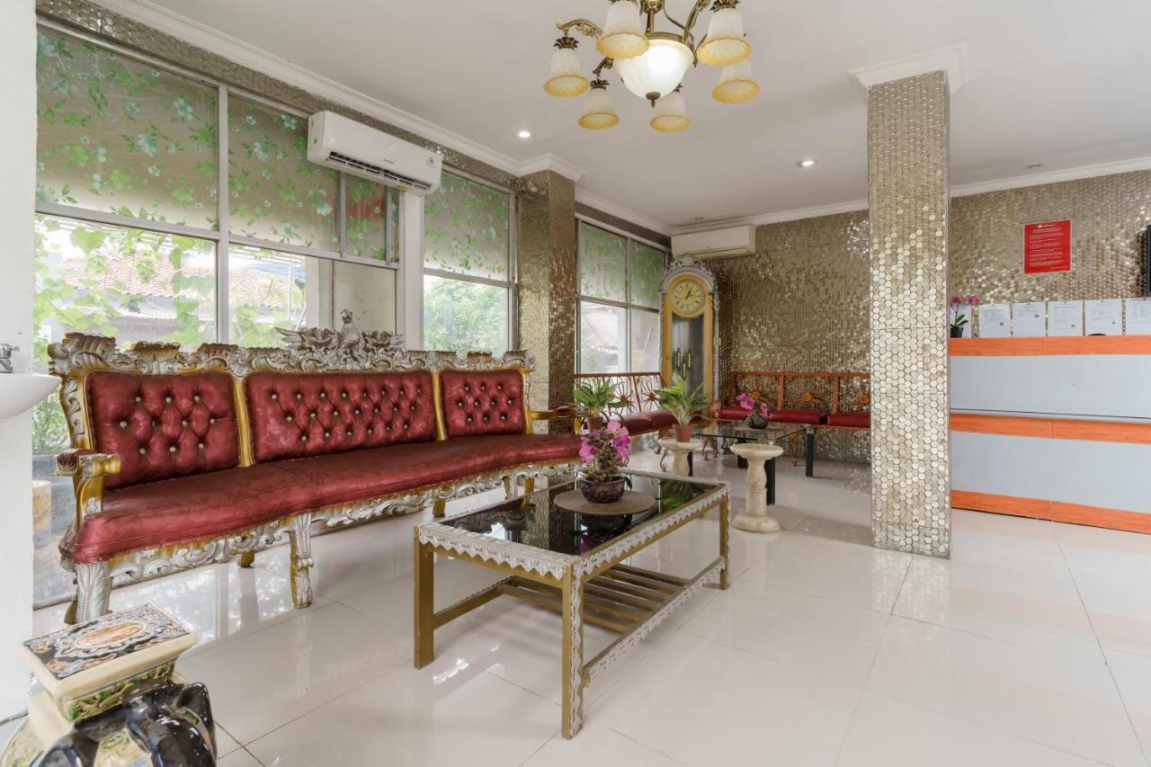 RedDoorz Syariah near Universitas Borobudur Jakarta Bagian luar foto